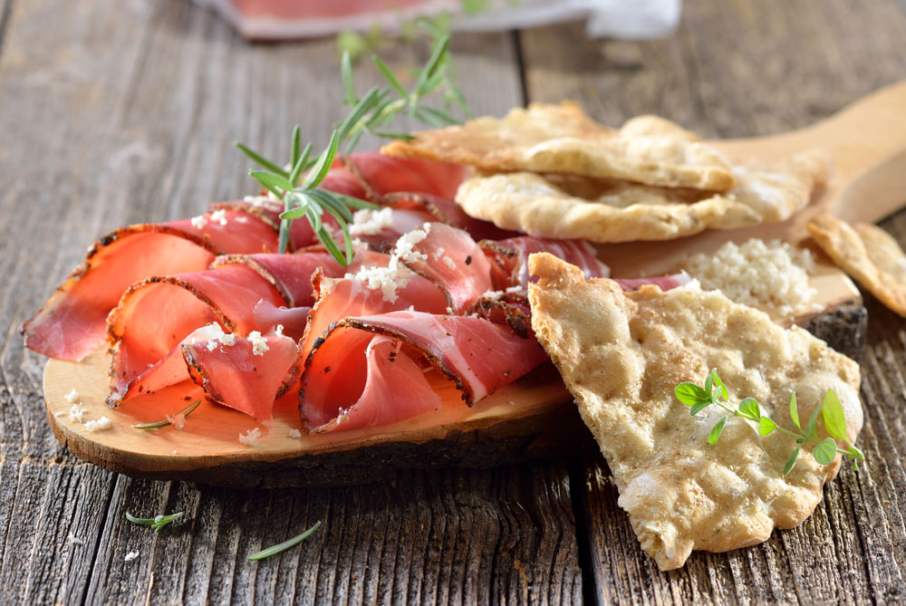Speck and Schüttelbrot flatbread