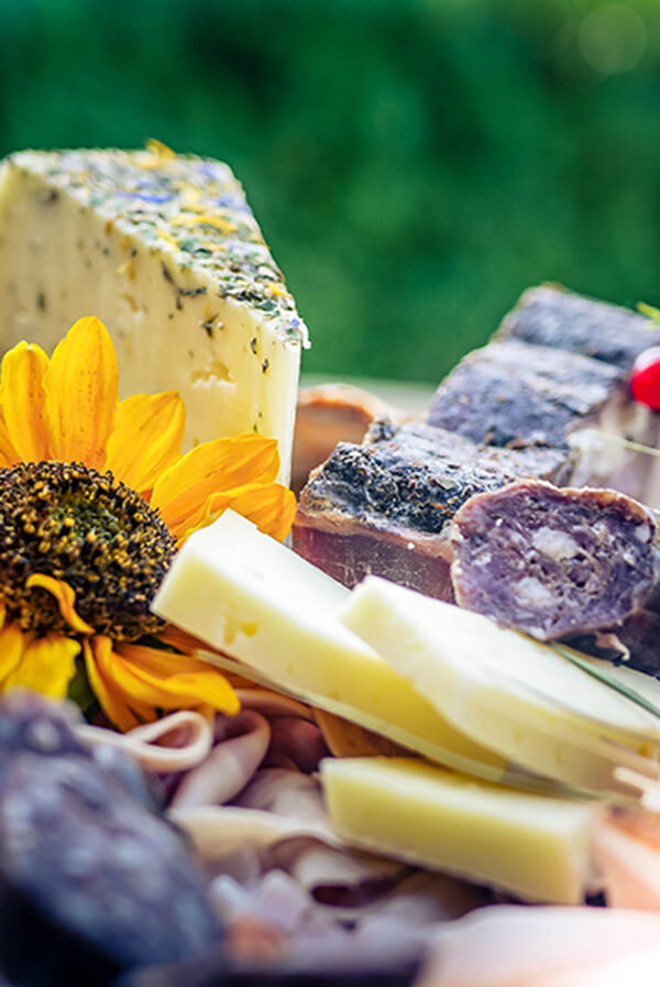 Country breakfast basket